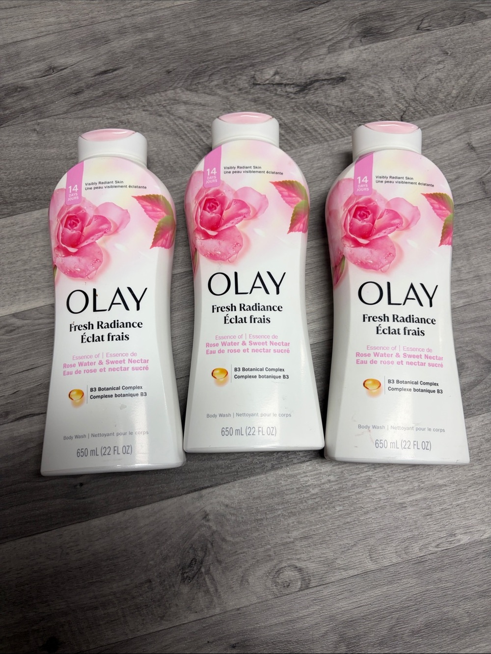 OLAY Fresh Radiance Rose Water & Sweet Nectar Body Wash - White & Pink